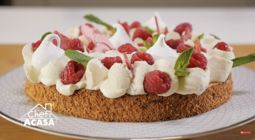 Tort de mascarpone, cu cocos, zmeură și mentă