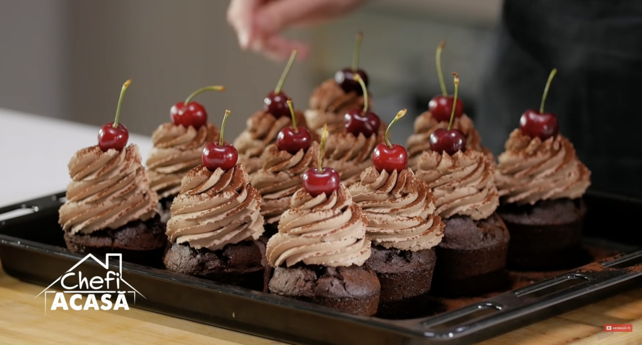 Cupcakes cu cireșe și ciocolată